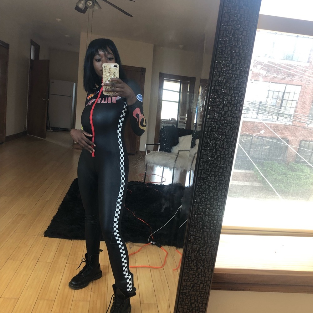 One piece - Picture 2 of 2